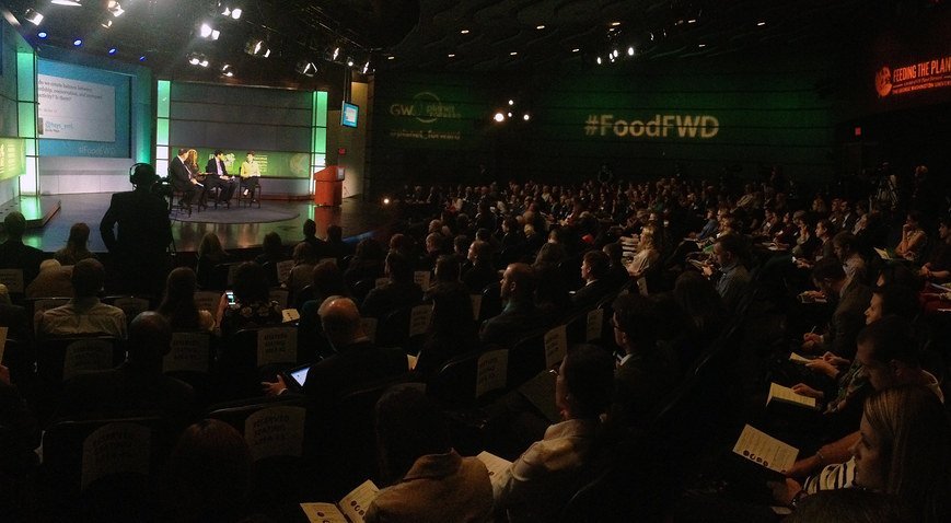 Ambiente de conferencia y networking empresarial